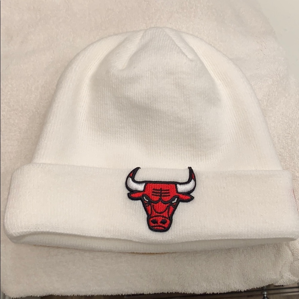 White Red Bull’s  beanie * BRAND NEEWWWWWWW*